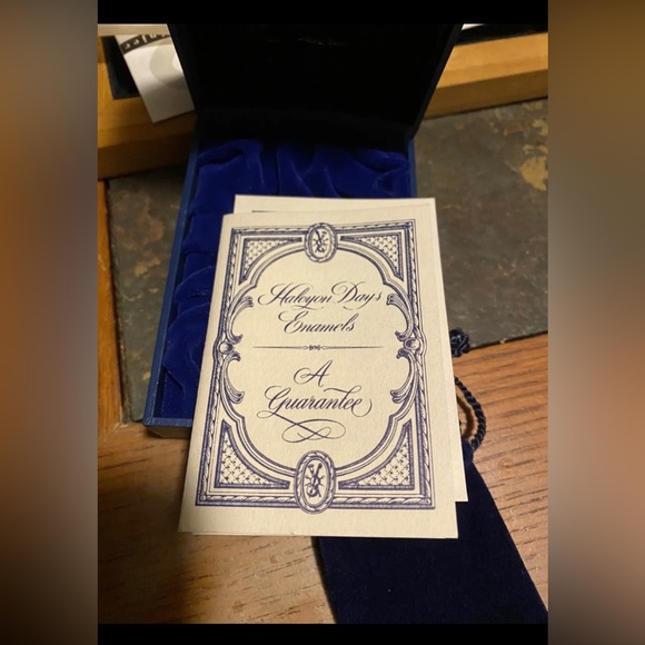 Vintage Halcyon Days Enamels
England Alice In Wonderland Pocket
Watch Clock Box - Picture 3 of 5